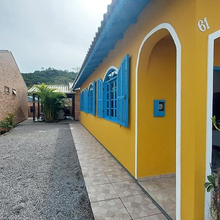 Casa 300M Da Praia Com Lindo Jardim! ฟลอเรียนอโปลิส ภายนอก รูปภาพ