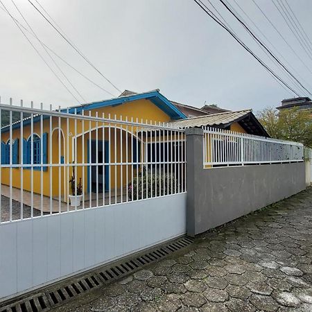 Casa 300M Da Praia Com Lindo Jardim! ฟลอเรียนอโปลิส ภายนอก รูปภาพ
